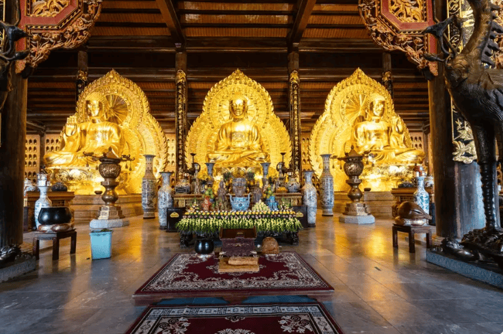 Theo sử sách, chùa Bái Đính ra đời từ thời nhà Đinh (thế kỷ X), khi Phật giáo được coi là quốc giáo