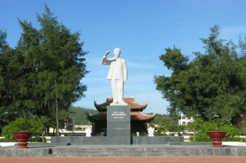 Khu di tích nằm ở phía Tây Nam của đảo Cô Tô, thuộc các khu 1, 2, 3 của thị trấn Cô Tô.