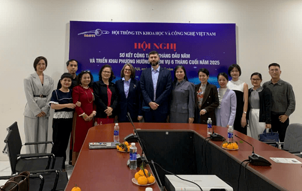 Buổi tọa đàm nhằm thúc đẩy ứng dụng giải pháp số trong đào tạo và chuyển đổi giáo dục.