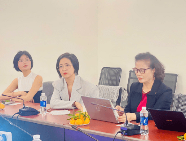 Buổi tọa đàm chiều ngày 12.11 có sự tham gia điều phối của bà Lê Thị Khánh Vân - Phó chủ tịch Hội Thông tin Khoa học và Công nghệ Việt Nam (VASTI).