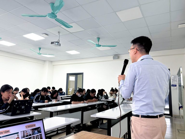 [BÀI GIẢNG 3] YOOLIFE ĐỒNG HÀNH CÙNG SINH VIÊN TRONG CHUYÊN ĐỀ “TRẢI NGHIỆM SỐ & DU LỊCH THÔNG MINH”