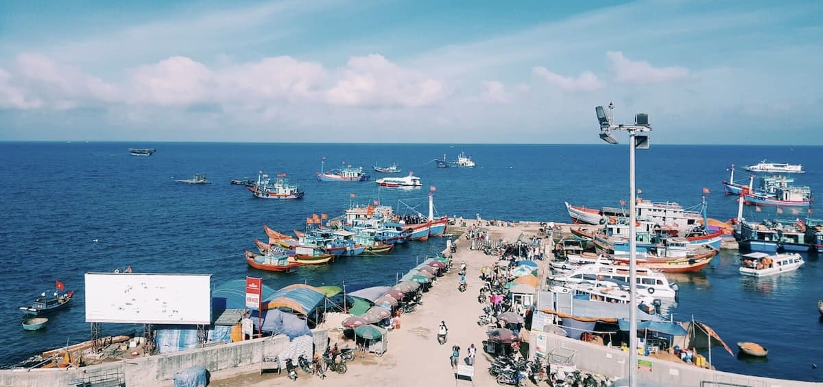 Cảng Bến Đầm tọa lạc tại vịnh Bến Đầm, thuộc huyện Côn Đảo, tỉnh Bà Rịa – Vũng Tàu.