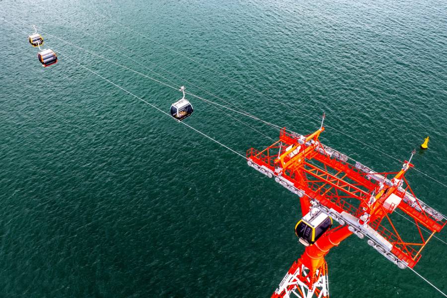 Tuyến cáp treo mang đến hành trình di chuyển nhanh chóng từ đất liền ra Hòn Tre