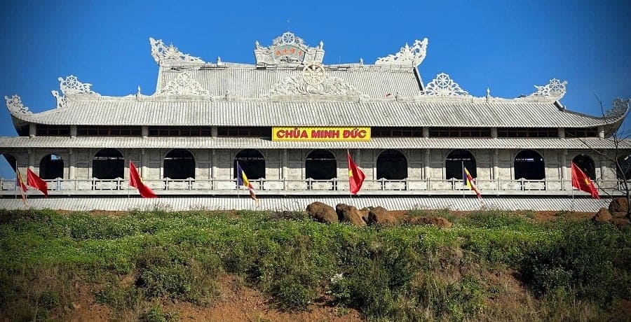 Chùa Minh Đức nằm trong Khu văn hóa Thiên Mã, xã Tịnh Khê, tỉnh Quảng Ngãi.