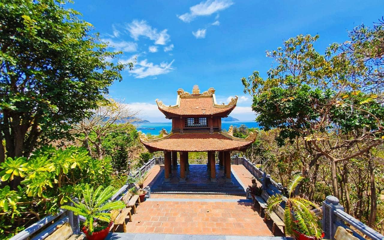 Đền Thờ Côn Đảo còn gây ấn tượng bởi vẻ đẹp kiến trúc truyền thống