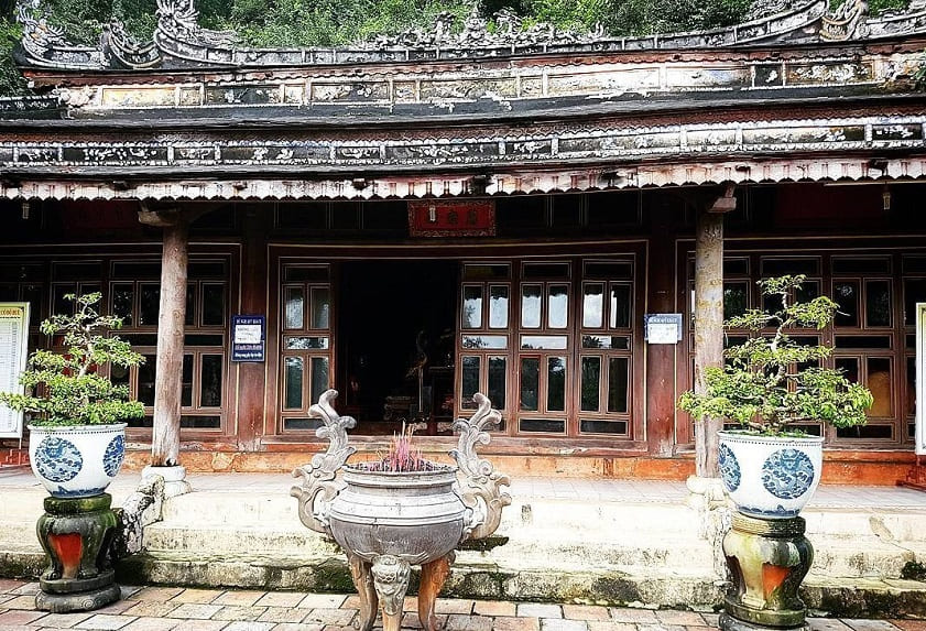 Lịch sử hình thành và phát triển của Điện Hòn Chén