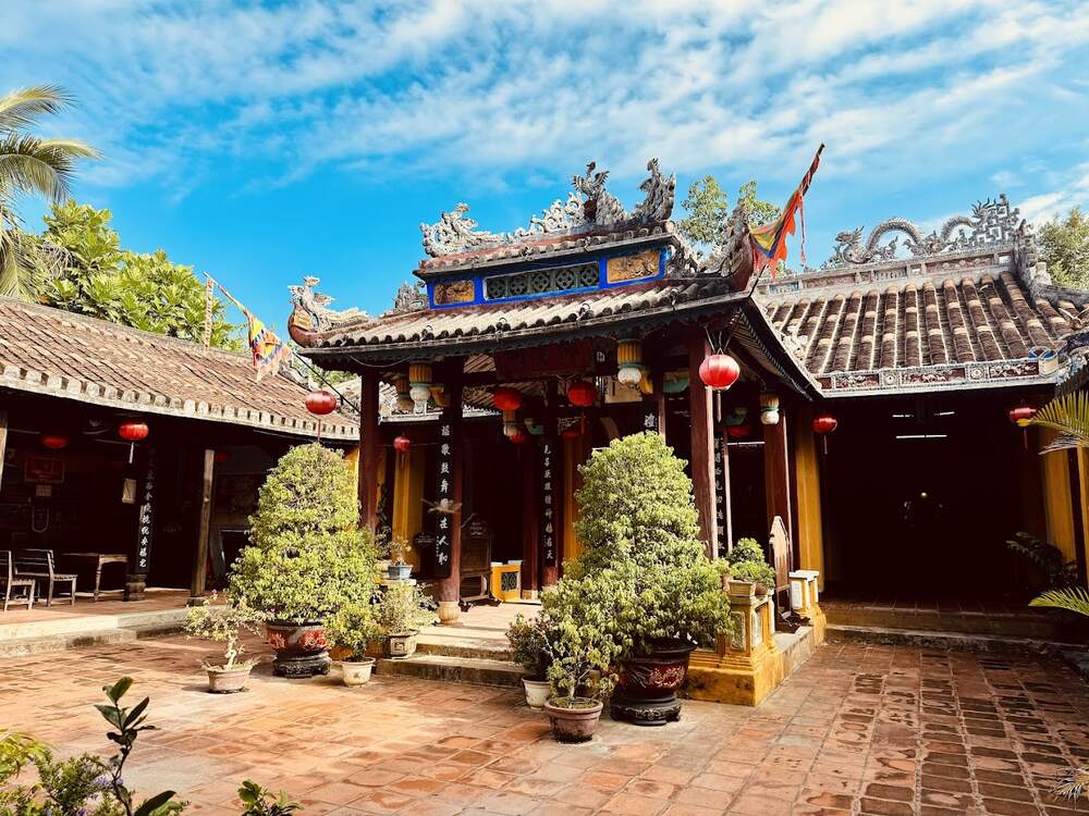 Khung cảnh Đình Cẩm Phô tại phố cổ Hội An