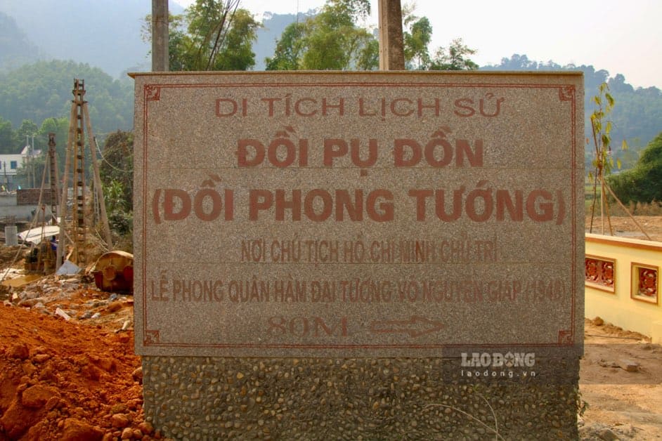 Đồi Pụ Đồn nằm tại trung tâm An toàn khu (ATK) Định Hóa, một vùng căn cứ địa cách mạng quan trọng trong kháng chiến chống Pháp