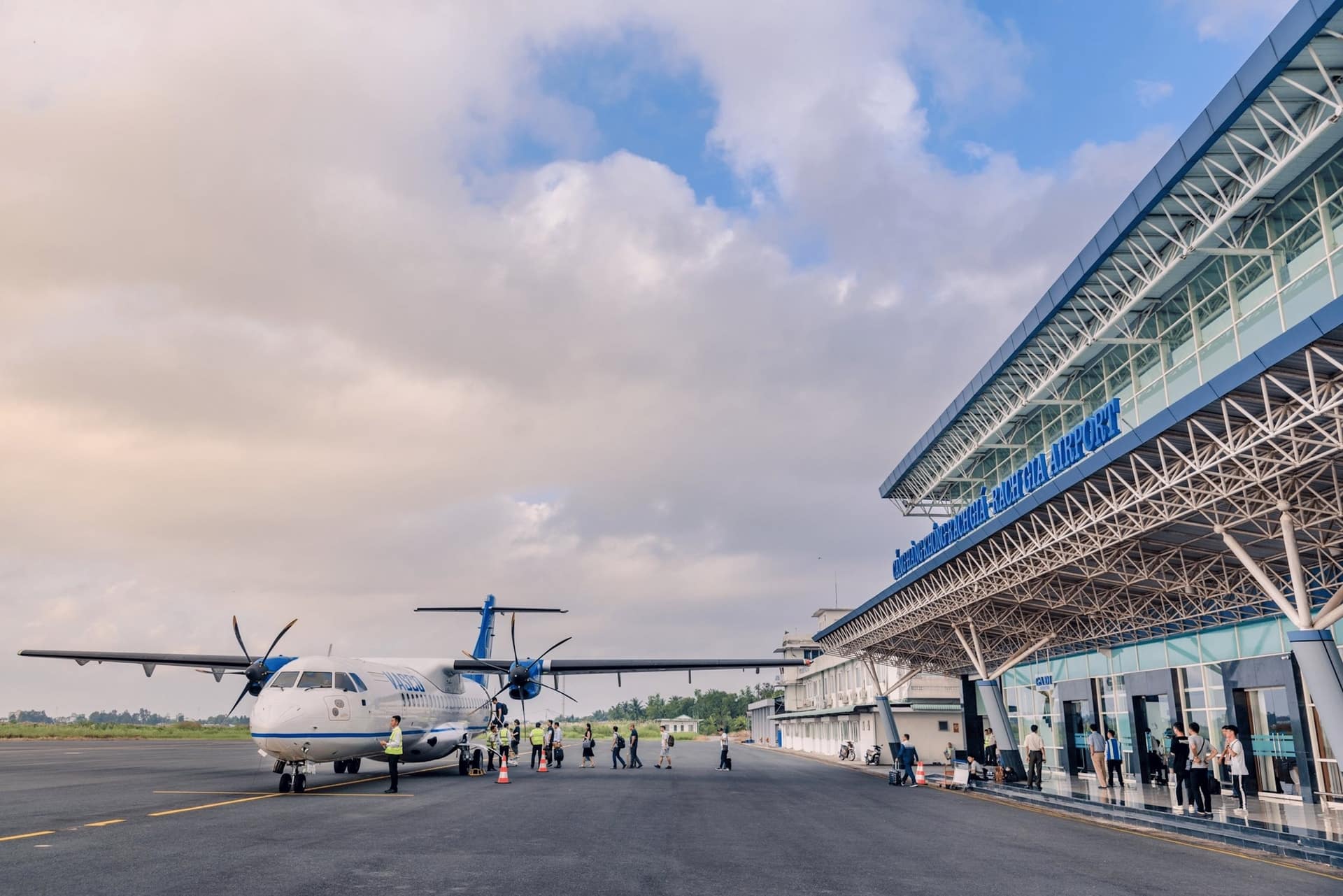 Hệ thống sân bay, cầu vượt và đường kết nối khu công nghiệp