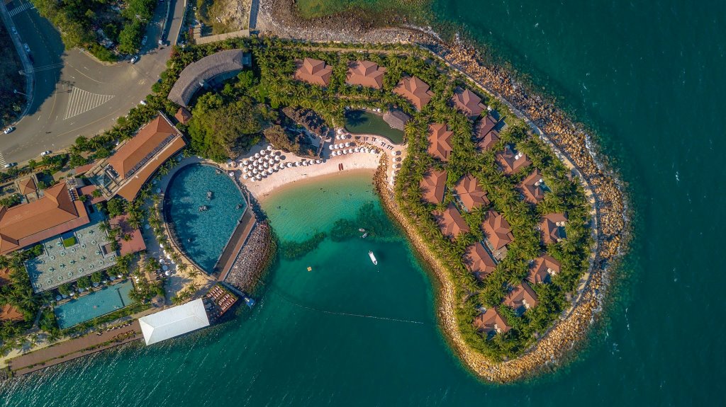 Amiana Resort mang phong cách kiến trúc hòa hợp với thiên nhiên