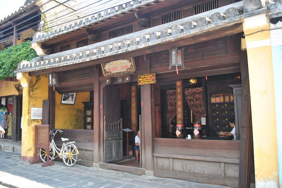 Ngôi nhà cũng từng là địa điểm lui tới của nhiều nhân vật có tư tưởng tiến bộ