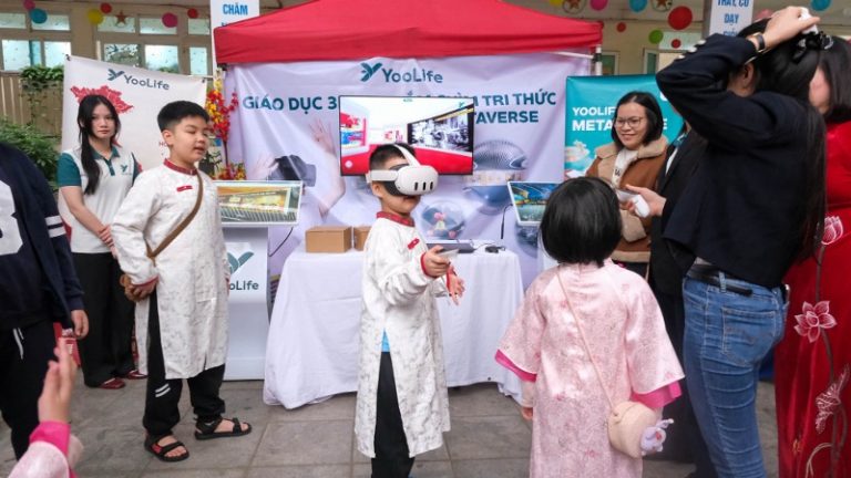 Tết Bính Ngọ 2026: Học sinh Tiểu học Yên Hòa “du hành không gian” cùng Metaverse YooLife