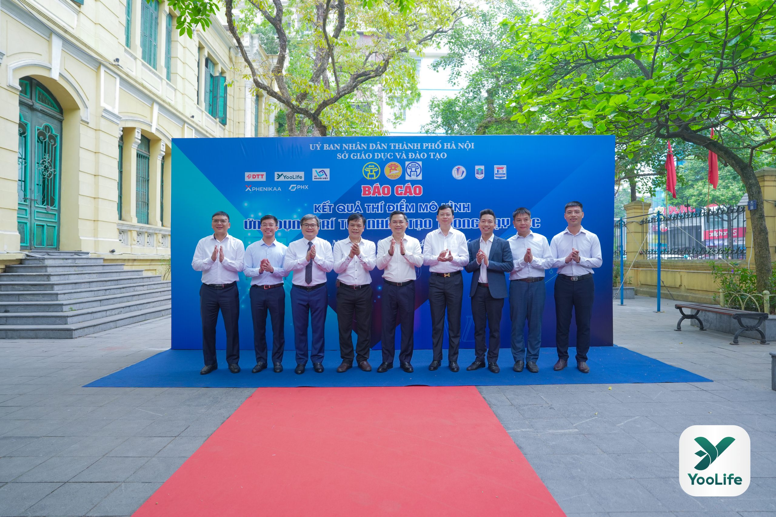 Đại diện YooLife cùng các lãnh đạo Sở Giáo dục và Đào tạo TP. Hà Nội tại buổi Báo cáo kết quả thí điểm mô hình ứng dụng trí tuệ nhân tạo trong dạy học