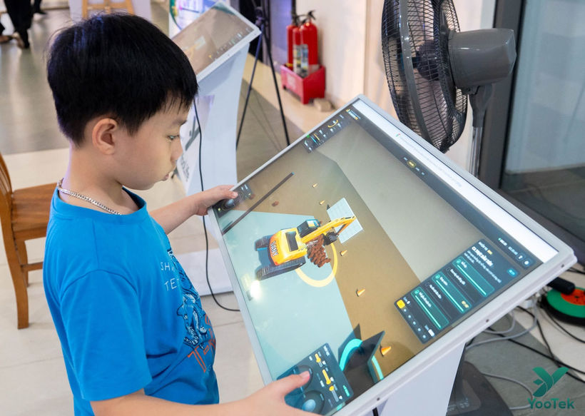 Học sinh thực hành STEM 3D trong môi trường khám phá tương tác