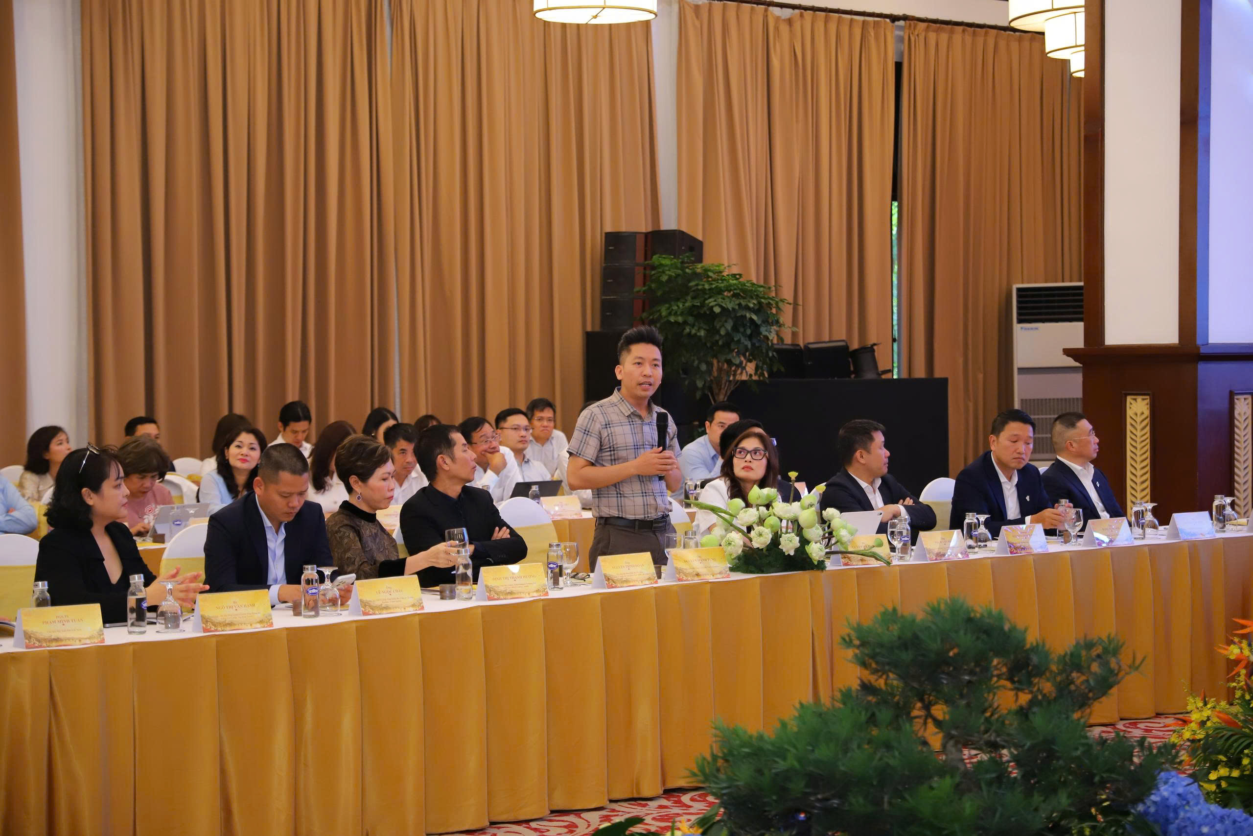 Ông Nguyễn Mạnh Tùng - Tổng Giám đốc YooTek Holdings phát biểu, trao đổi tại phiên thảo luận về các sáng kiến phát triển công nghiệp văn hóa